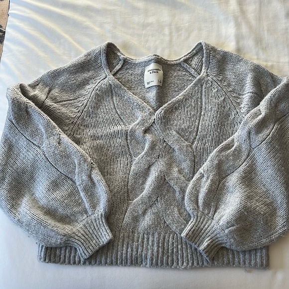 Abercrombie & Fitch sweater - Picture 1 of 4